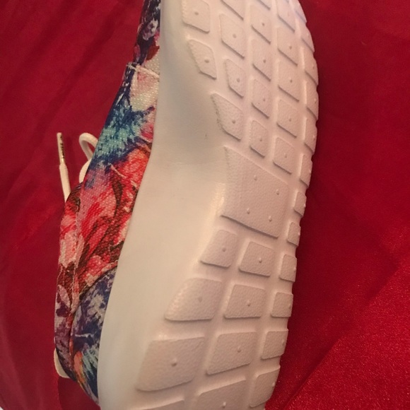 Three In Brand Tennis Shoe - Picture 4 of 5